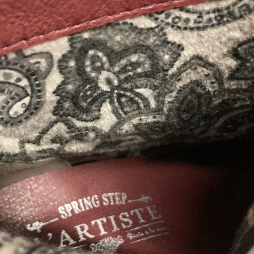 NWOT L’Artiste by Spring Step Leather and Textile Booties Size 36